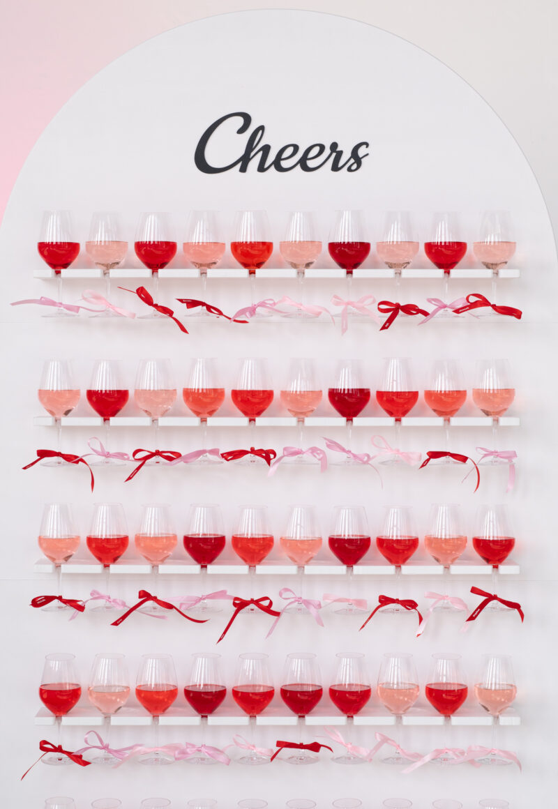Champagner-wall, Sektwand, Gläser an Wand,