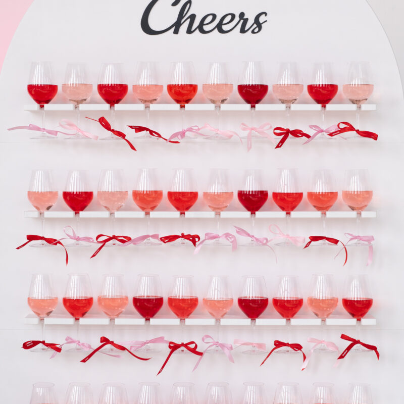 Champagner-wall, Sektwand, Gläser an Wand,